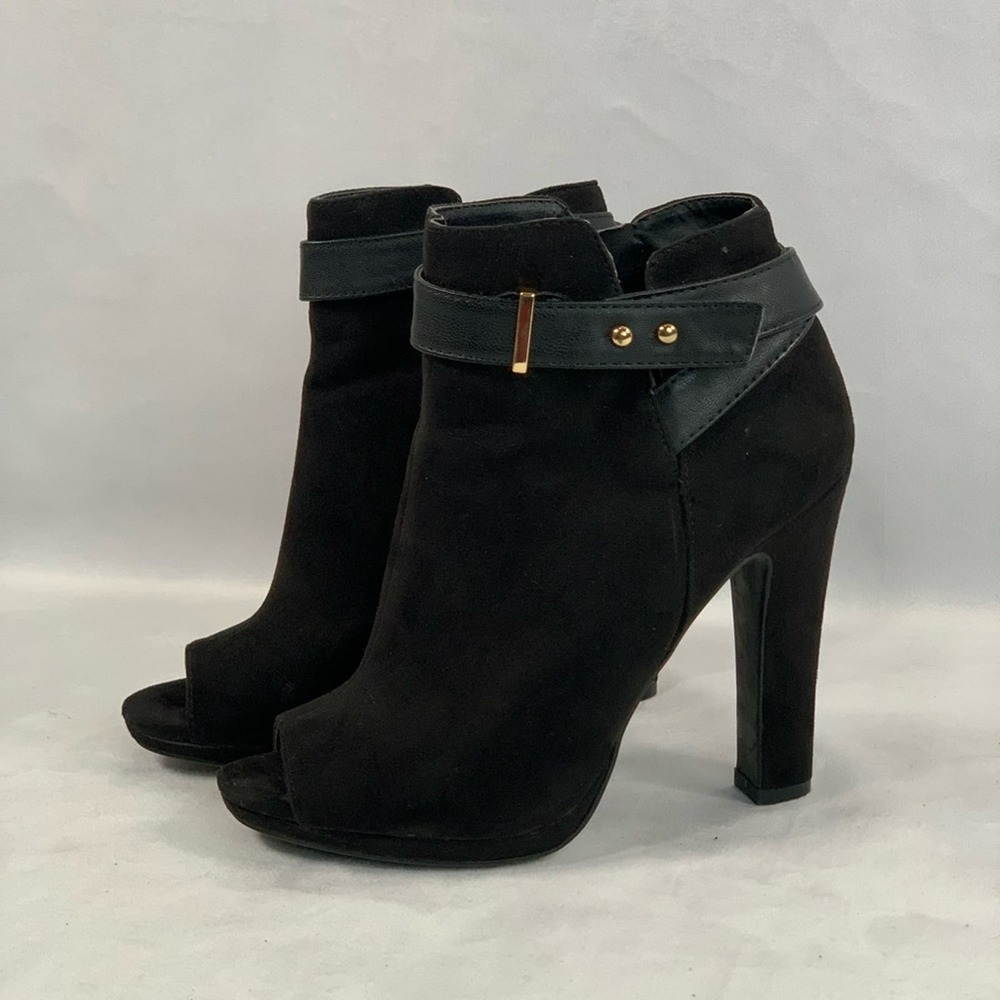 Peep Toe Black Gold Heeled Booties Faux Suede Belted Women’s Size 6